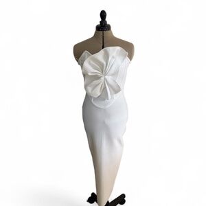 SCHEIN Strapless fitted midi cocktail dress. Size: Med Color: White